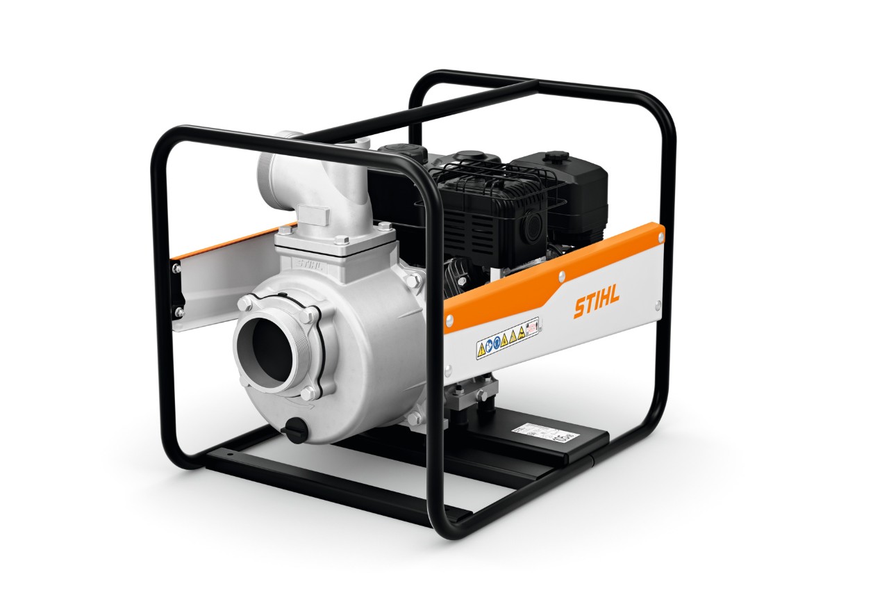 Αντλία νερού STIHL WP 900 μπροστά από λευκό φόντο