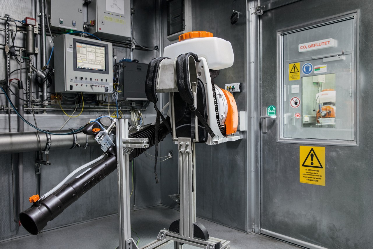 Έλεγχος της τιμής CO2 ενός μηχανήματος STIHL σε εξέλιξη